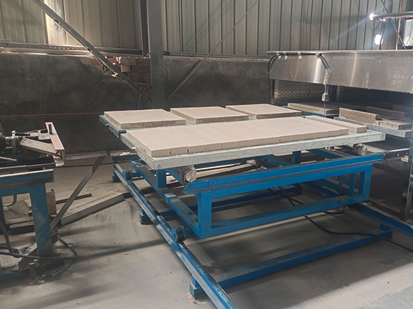 砂型微波烘干設(shè)備交付新密耐材企業(yè)